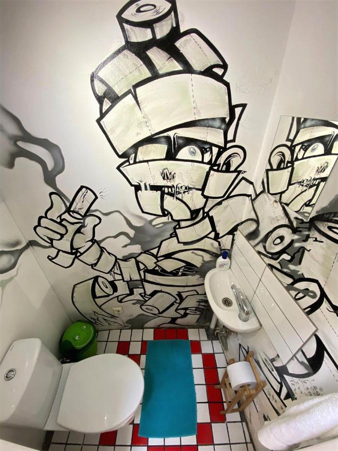 Хостел Jimmy Jumps House Вильнюс Экстерьер фото